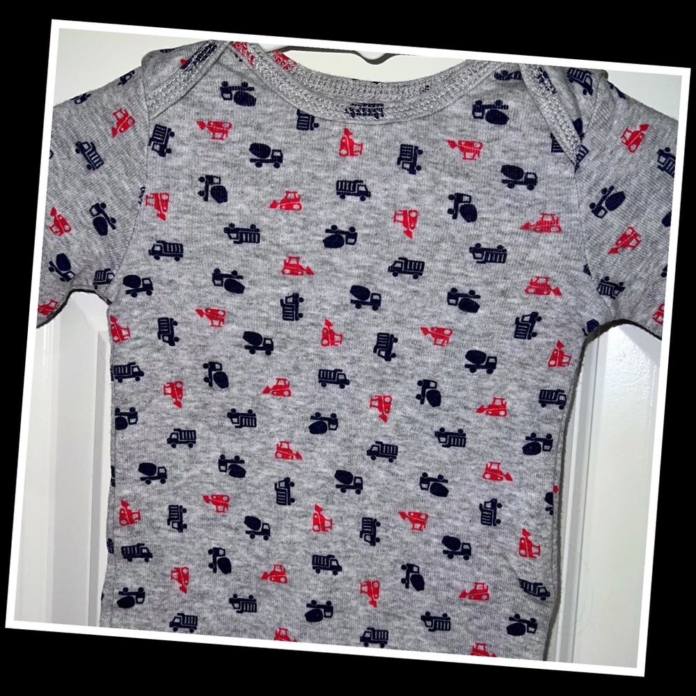 4/$10 •Carters 0-3m firetruck onesie🚒NWOT🚒 - Picture 2 of 3